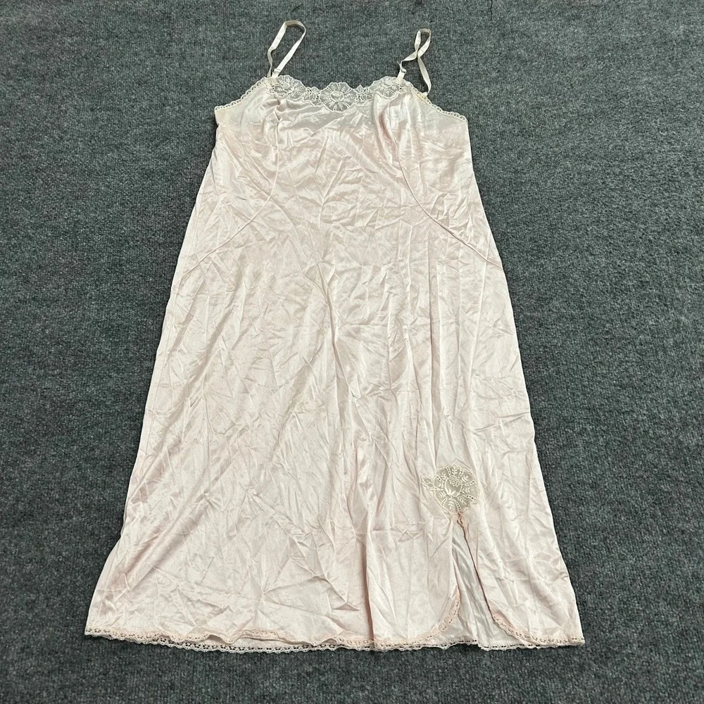 Vanity Fair Full Slip Womens Size 38L Pink Lace Trim Floral Embroidered Vintage